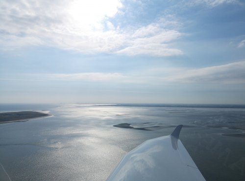 Über dem Wattenmeer