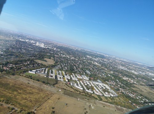 Blick über Berlin aus der Warteschleife im Norden Schönefelds